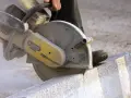 Czym skuć beton? Skuteczne metody i narzędzia do skuwania betonu