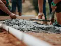 Ile kosztuje metr cementu? Sprawdź ceny i uniknij wysokich kosztów