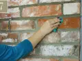 Jak pomalować cegłę gipsową - uniknij najczęstszych błędów malarskich