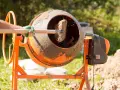 Ile łopat materiału budowlanego z worka cementu 25 kg? Odpowiedź zaskakuje!