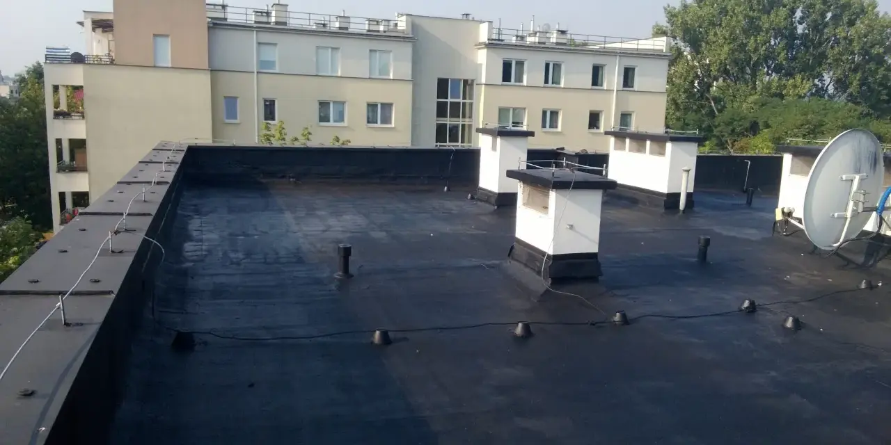 Jak wejść na dach bloku - ważne informacje o bezpieczeństwie i prawie