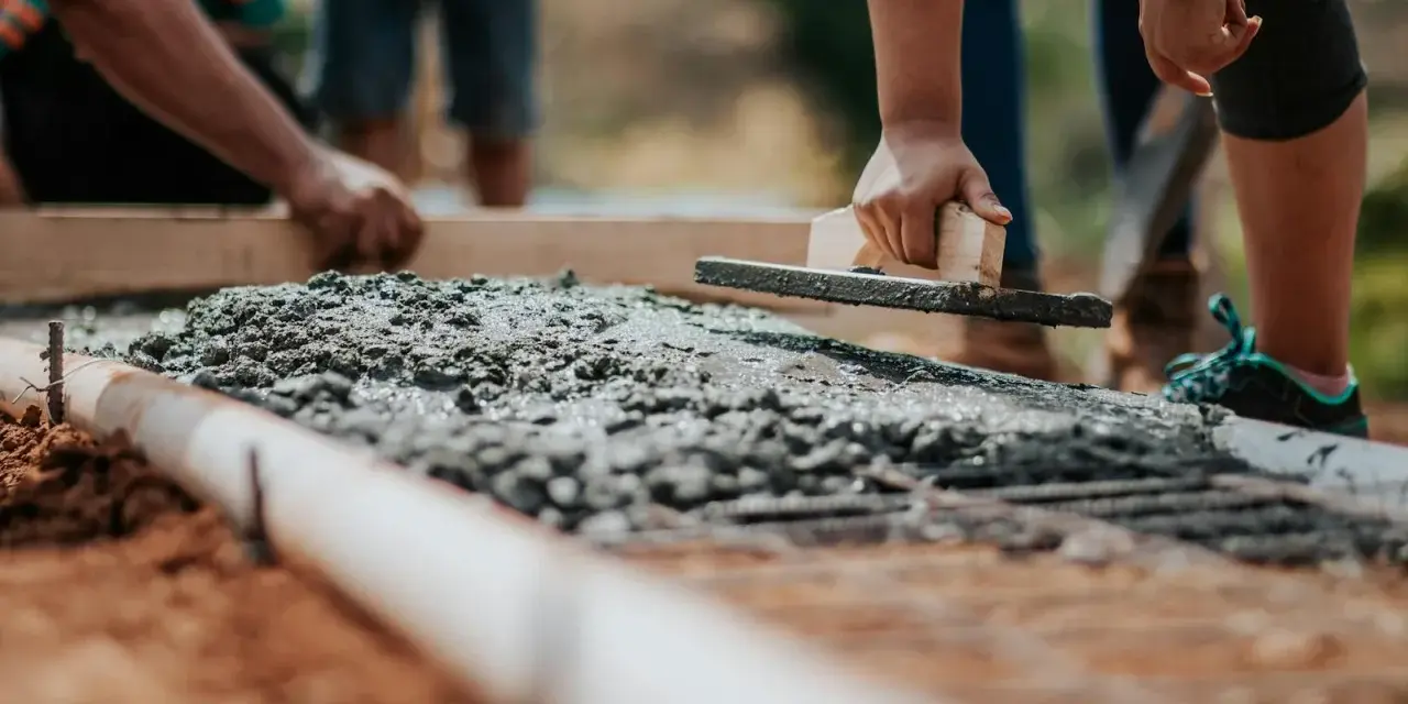 Ile kosztuje metr cementu? Sprawdź ceny i uniknij wysokich kosztów