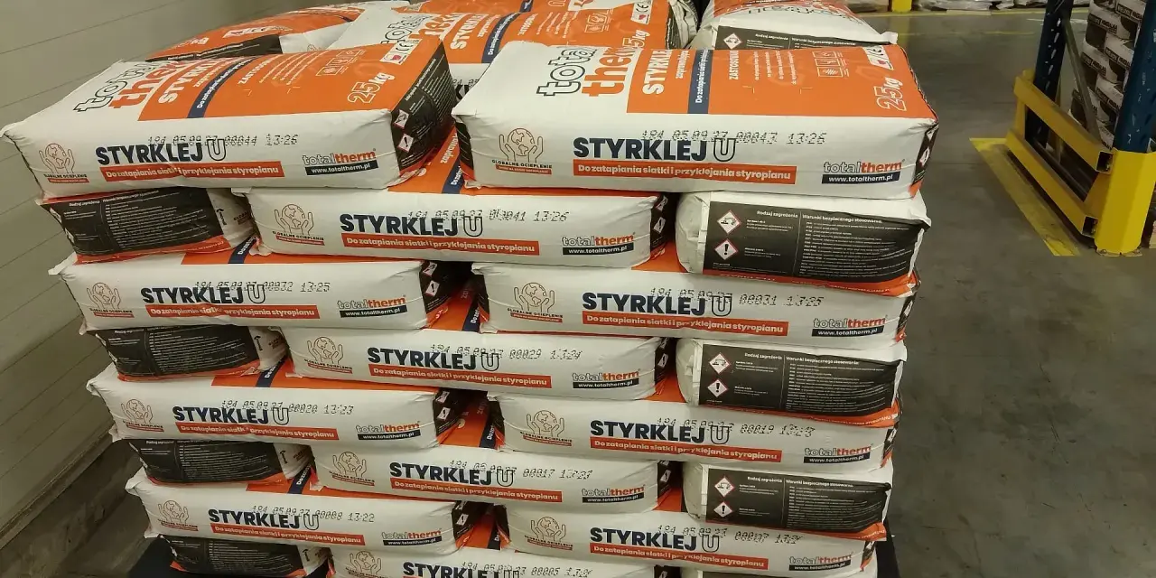 Ile m2 pokryje worek kleju do styropianu? Sprawdź wydajność kleju
