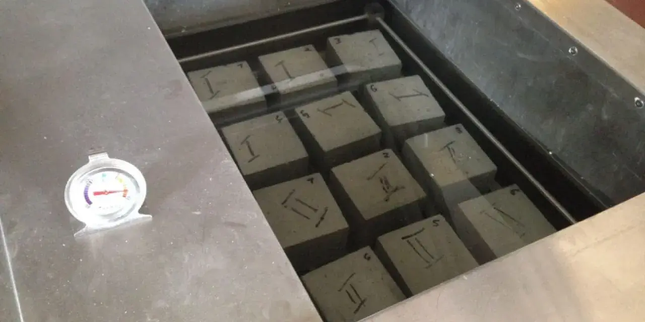 Czy beton przepuszcza wodę? Odkryj sekrety jego wodoszczelności