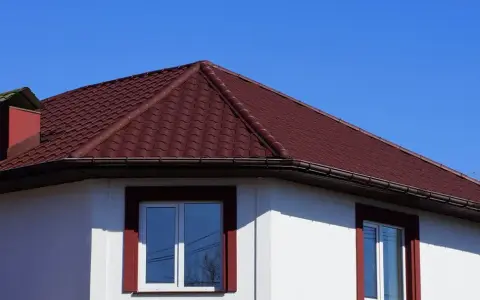 Wiśniowy dach jaka elewacja - idealne kolory i materiały do Twojego domu