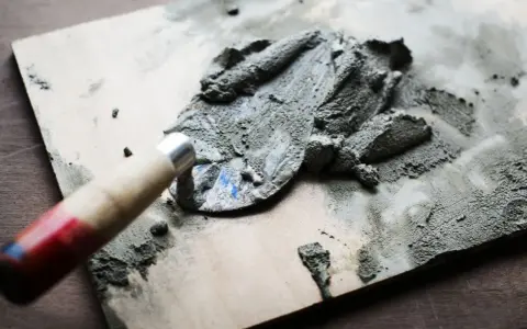 Cement 1 czy 2: Kluczowe różnice, które mogą kosztować Cię więcej