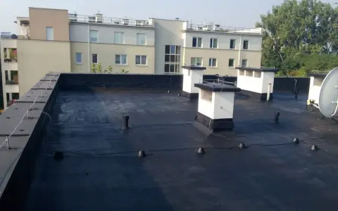 Jak wejść na dach bloku - ważne informacje o bezpieczeństwie i prawie