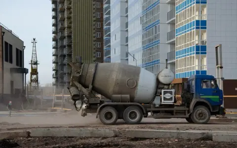 Ile waży kubik betonu półsuchego? Odkryj kluczowe informacje i porady