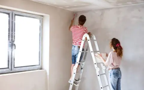Ile kosztuje szlifowanie gładzi? Sprawdź ceny i ukryte koszty