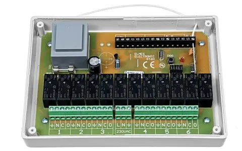 Płytka drukowana z przekaźnikami i złączami, część systemu alarmowego. Programator ELMES ST6H.