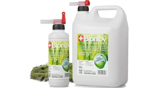 Dwa opakowania ekologicznego paliwa do biokominków Bionlov, jedno 10L, drugie 5L, z zielonym logo "Eco Friendly".