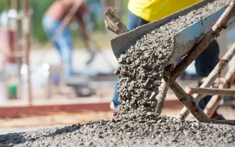 Ile cementu na m3 betonu na posadzkę? Kluczowe informacje i porady