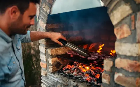 Ile cegieł na grilo wędzarnie? Oblicz dokładnie swoje potrzeby!