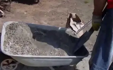 Jak zrobić suchy beton w taczce - uniknij błędów i oszczędź czas