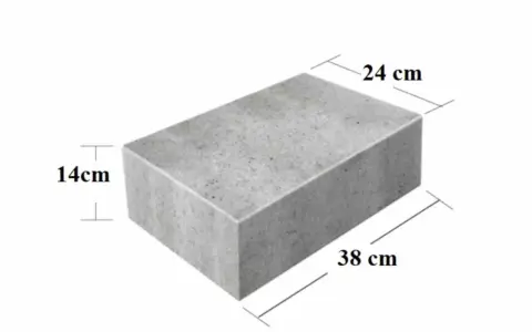Szary bloczek betonowy o wymiarach 38x24x14 cm. Zastanawiasz się, ile waży bloczek betonowy?