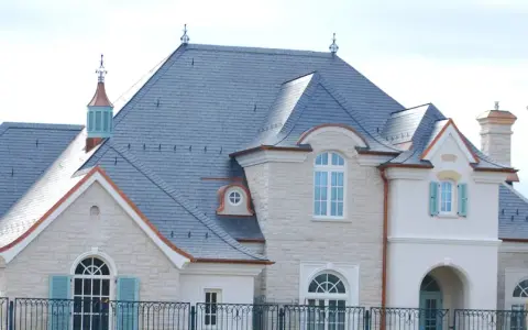 Łupki na dach: Dlaczego warto wybrać ten trwały materiał?