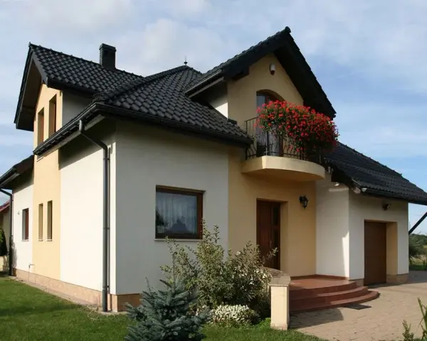 Jaki kolor podbitki do czarnego dachu? Odkryj idealne połączenia