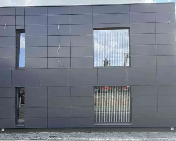 Ile kosztuje elewacja z alucobondu? Sprawdź ceny i ukryte koszty