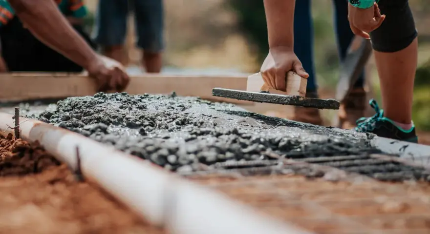 Jaki beton na fundament – wybierz odpowiednią klasę dla trwałości budynku