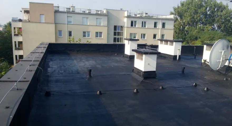 Jak wejść na dach bloku - ważne informacje o bezpieczeństwie i prawie