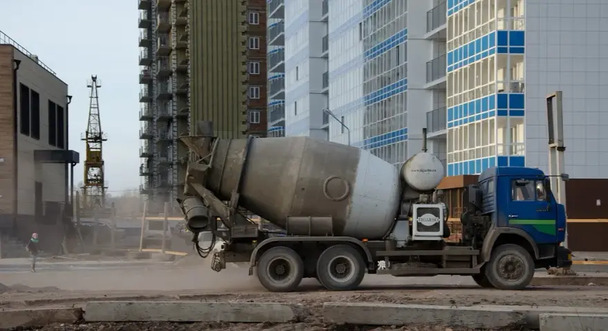 Ile waży kubik betonu półsuchego? Odkryj kluczowe informacje i porady