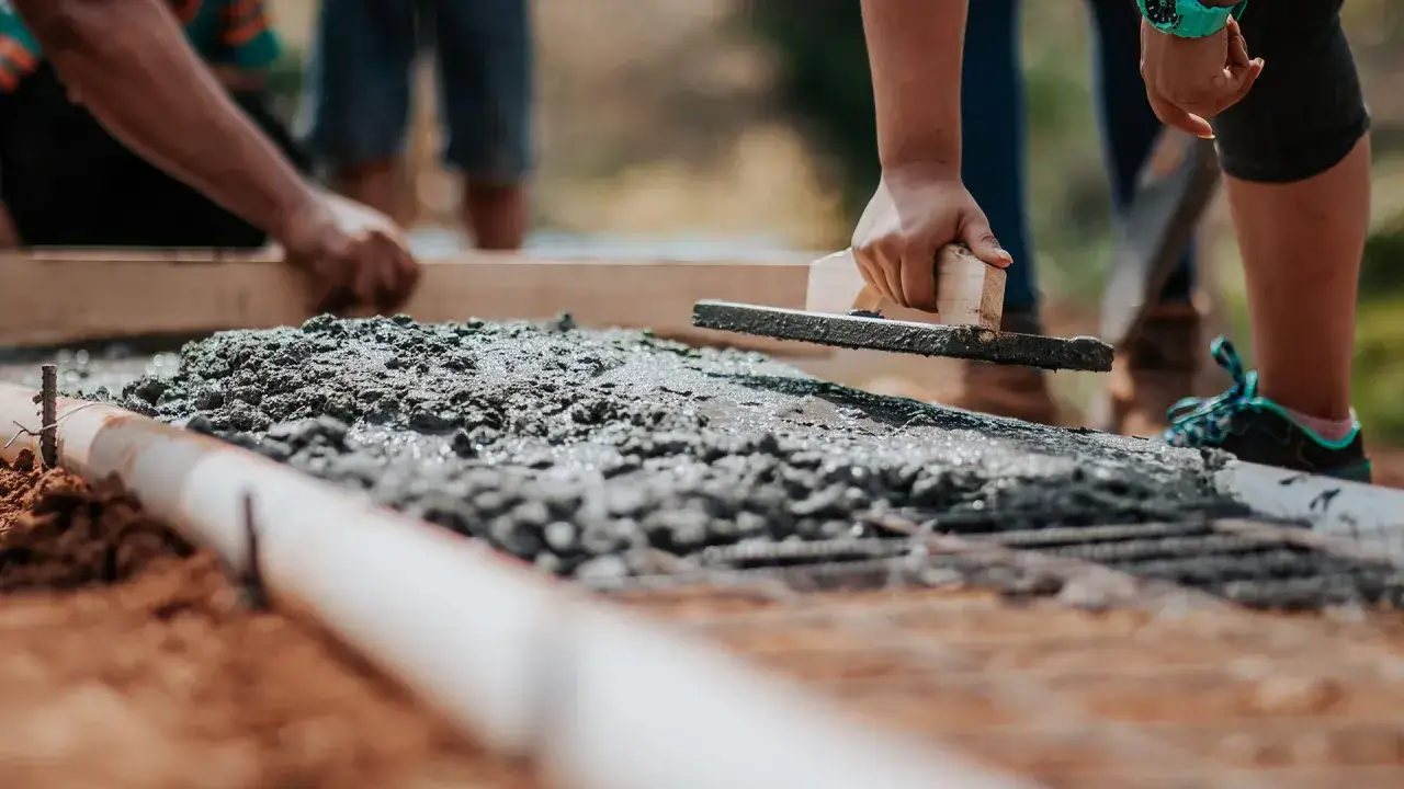 Zdjęcie Ile waży metr sześcienny betonu? Zaskakujące różnice w wadze!
