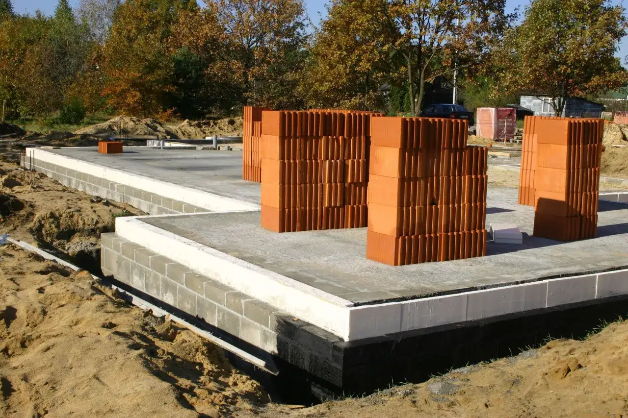 Zdjęcie Ile kosztuje fundament pod dom? Sprawdź, co wpływa na ceny i oszczędź